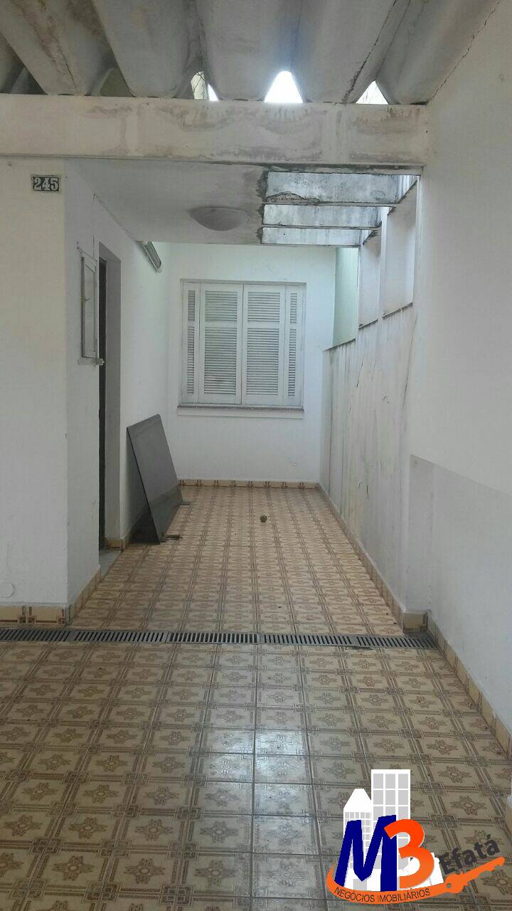 Casa para alugar com 2 quartos, 200m² - Foto 2